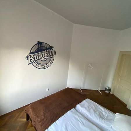 New York Hostel 利沃夫 外观 照片