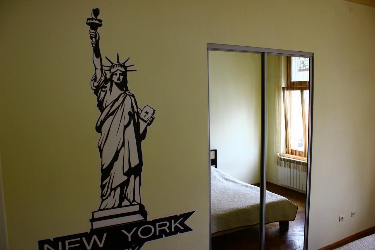 New York Hostel 利沃夫 外观 照片